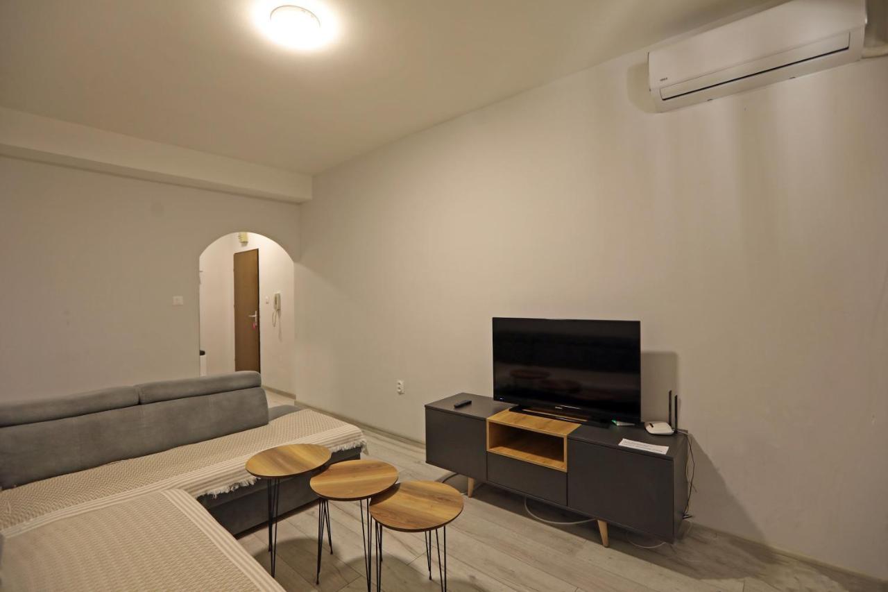 Hostel 42 Skopje Ngoại thất bức ảnh