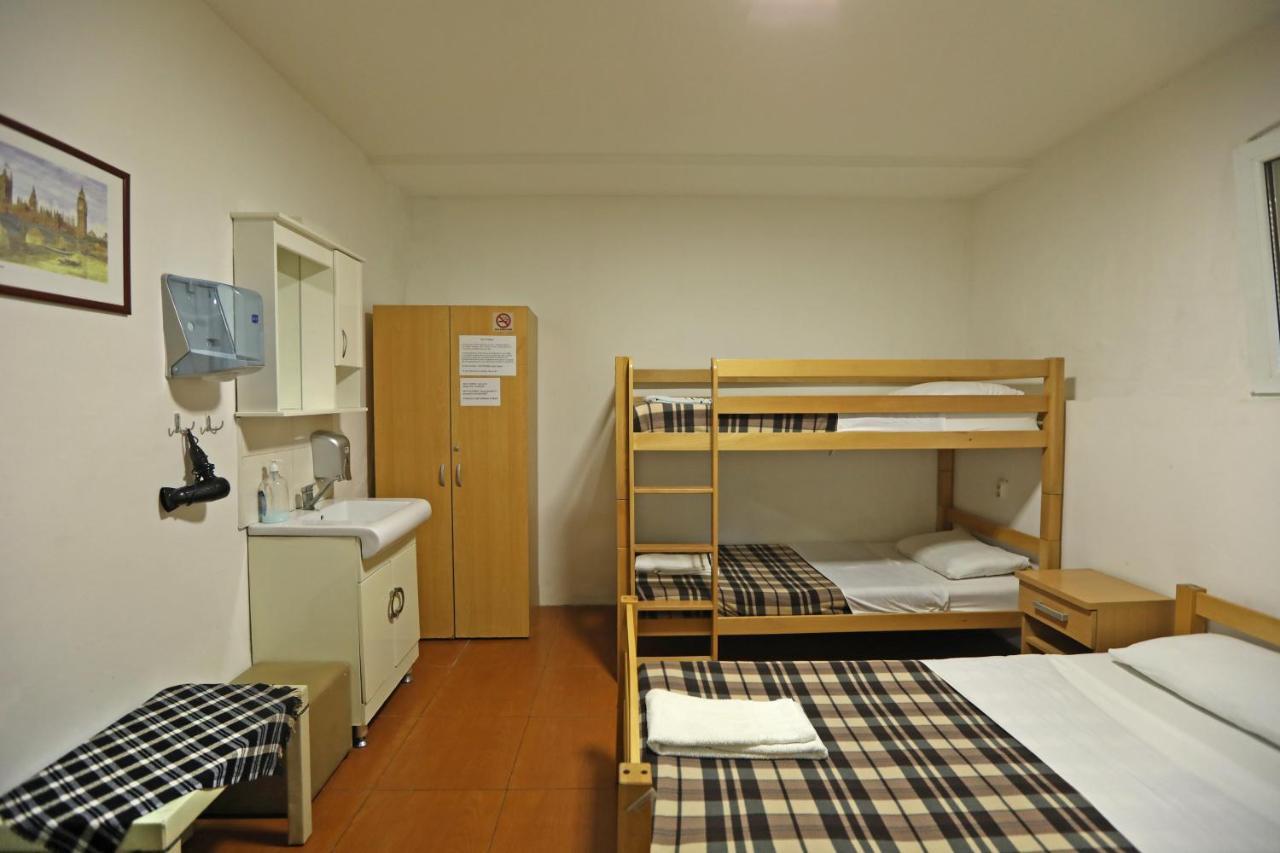 Hostel 42 Skopje Ngoại thất bức ảnh