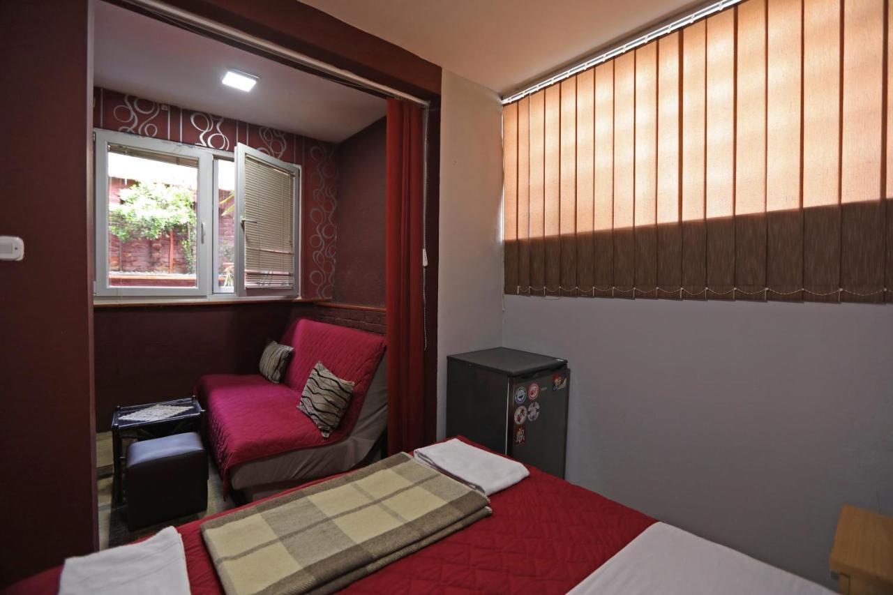 Hostel 42 Skopje Ngoại thất bức ảnh