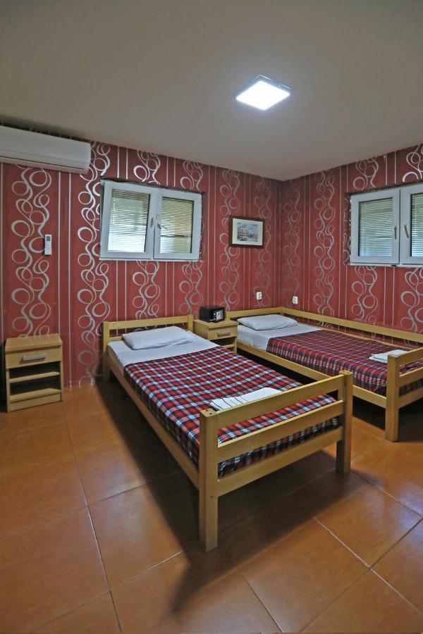 Hostel 42 Skopje Ngoại thất bức ảnh