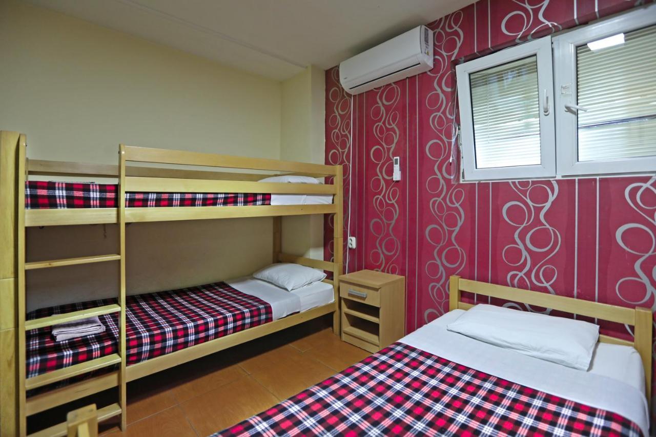 Hostel 42 Skopje Ngoại thất bức ảnh