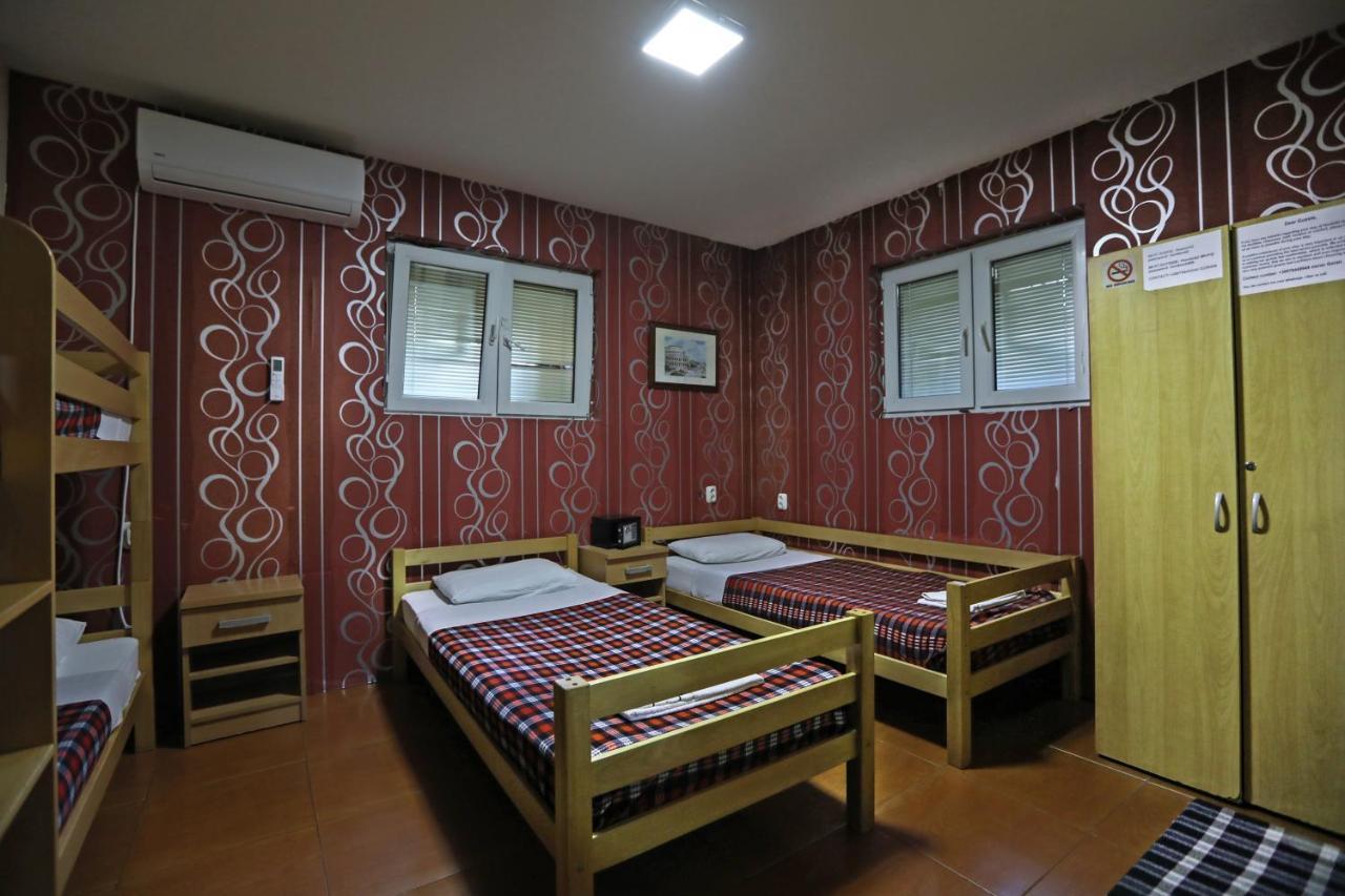 Hostel 42 Skopje Ngoại thất bức ảnh